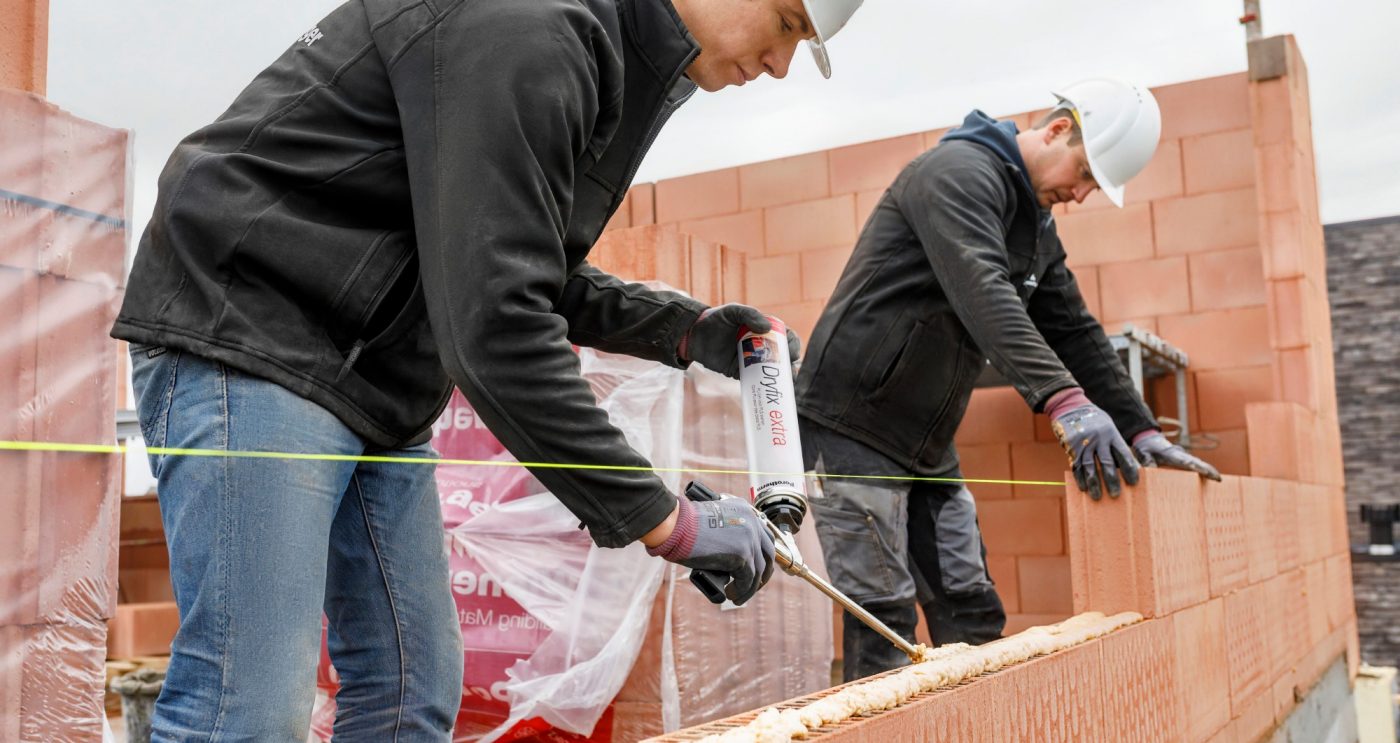 Snelle plaatsing van Porotherm binnenmuurstenen met behulp van Dryfix