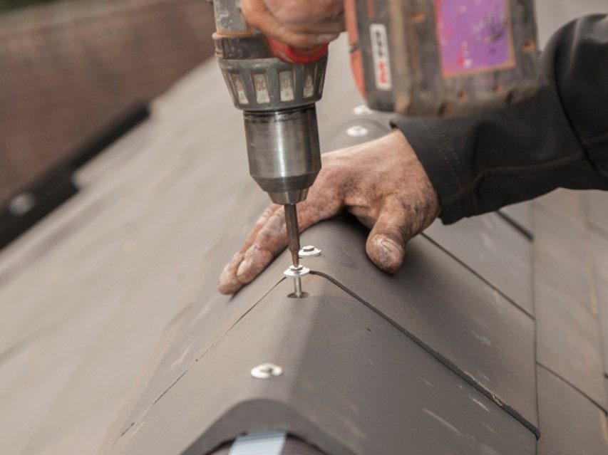 Installing Ridge tiles Bellus