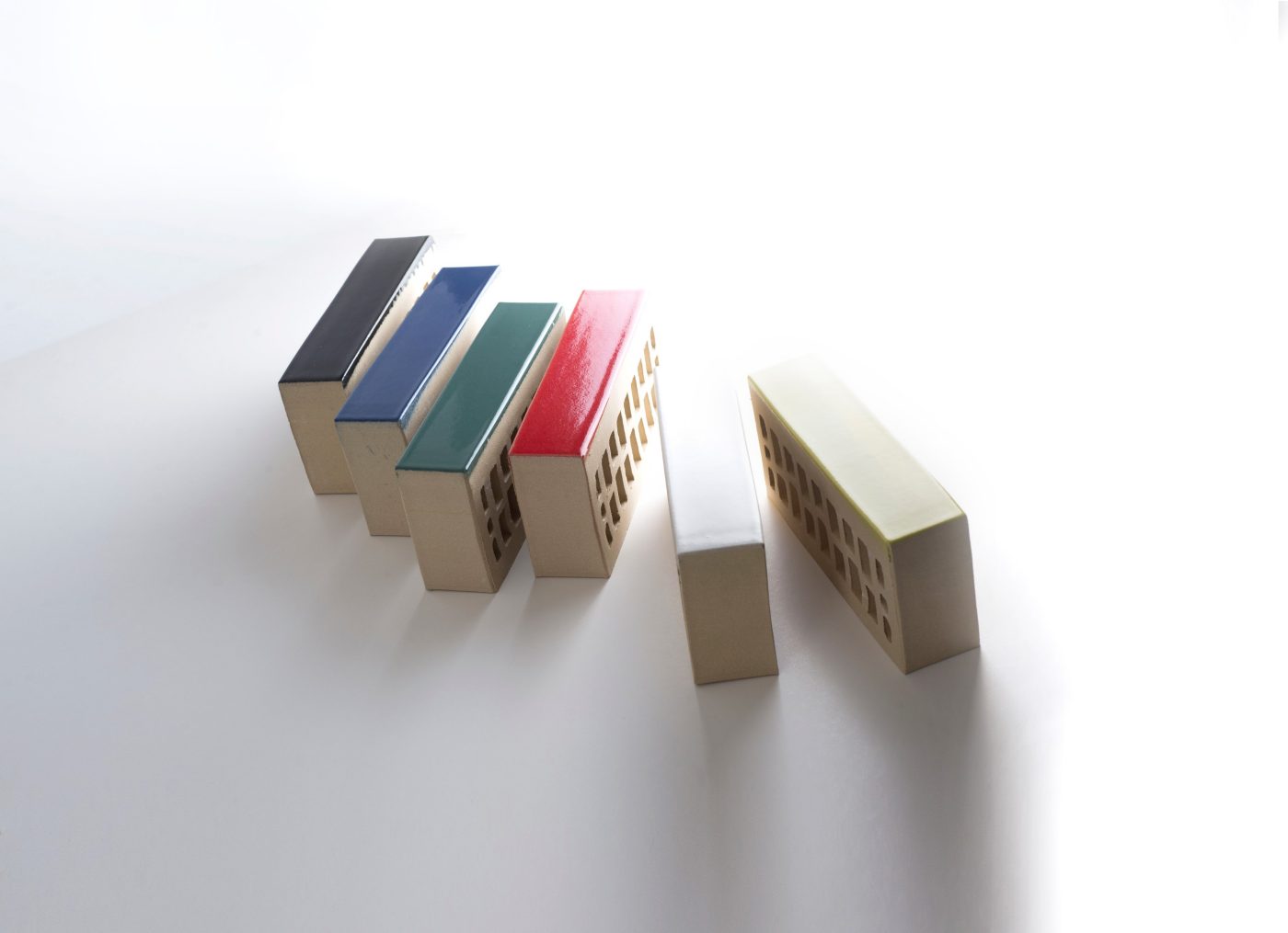 Glazed facing bricks