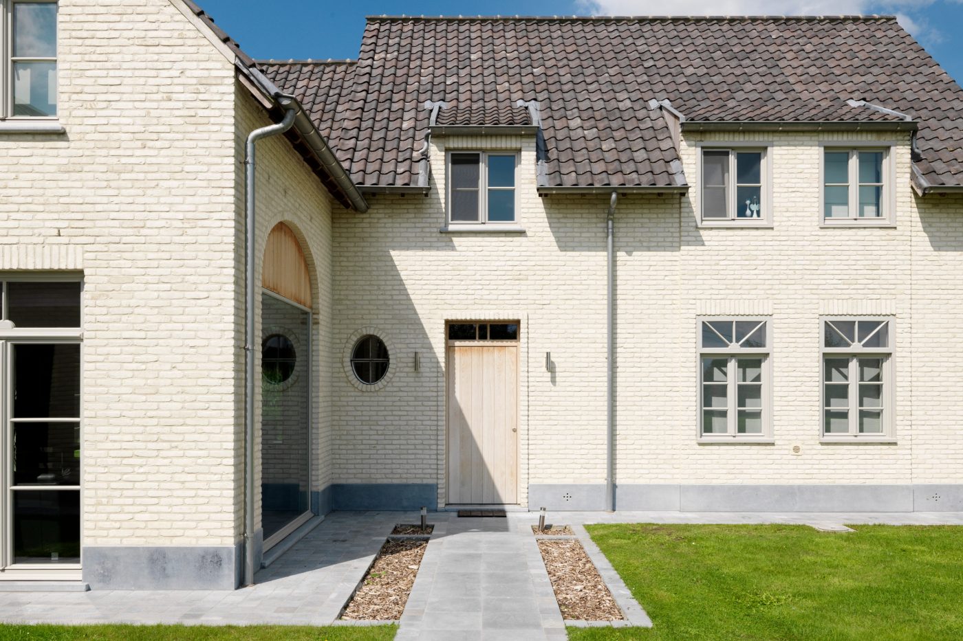 Reference photo new construction single family in Bellem