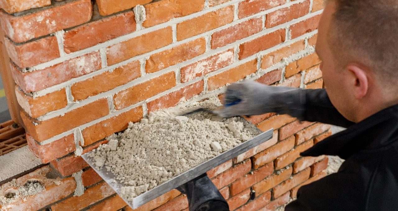 Horizontale voegen vullen met behulp van voegbord