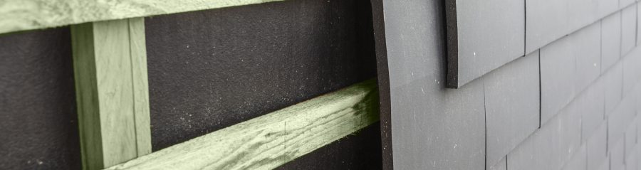 Plaatsen van gevelbekleding in kleidakpannen