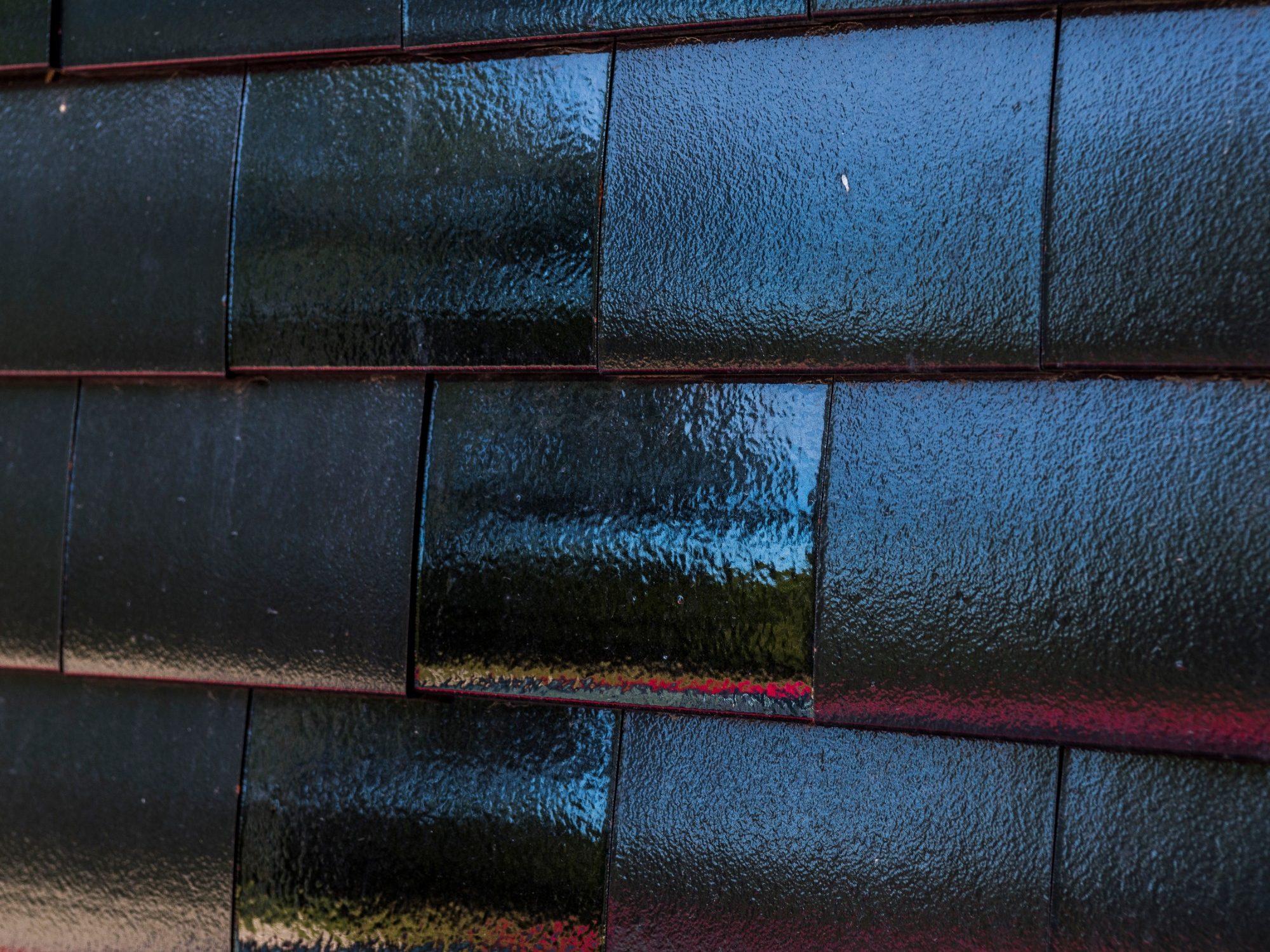 Keramische dakpannen als gevelbekleding