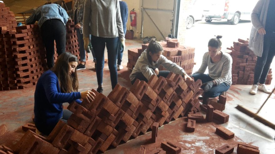 Workshop for students "Architecture" to experiment with creative brick bonds