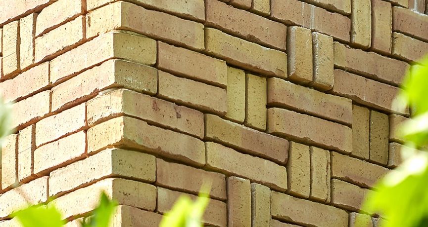 Metselverband van halfsteens blokverband in combinatie met verticaal metselwerk