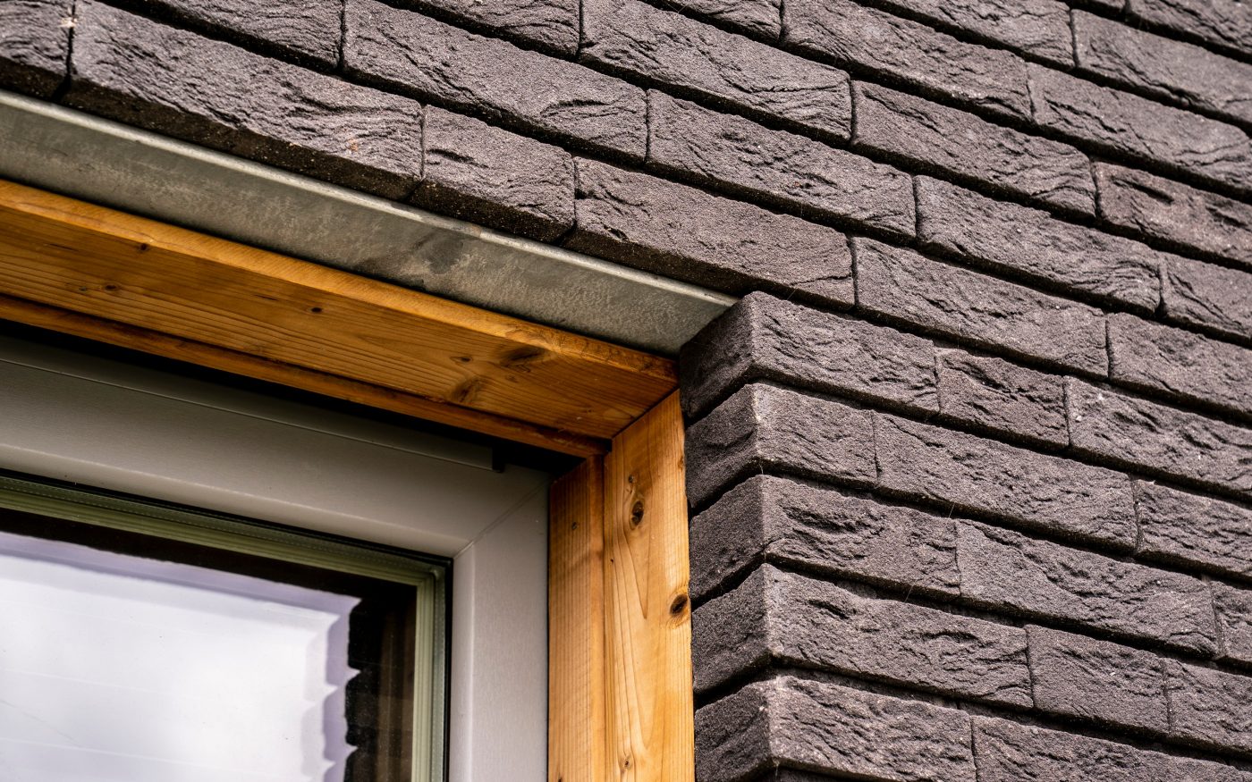 Product: ClickBrick Pure HV Blauwrood genuanceerd, Andalucia, Zwart. Contractor: Ekowood Houses, Verhaegh Ekobouw en Bouwbedrijf Regeling. New construction project Ekowood Houses | Wiarda, Leeuwarden