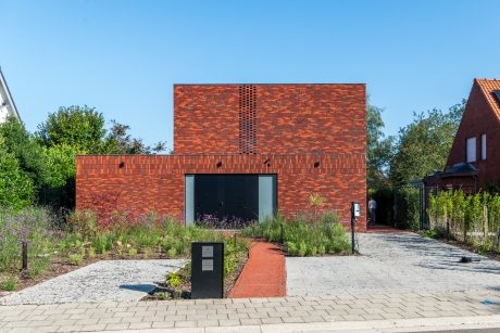 Oprit aangelegd met kleiklinkers van wienerberger