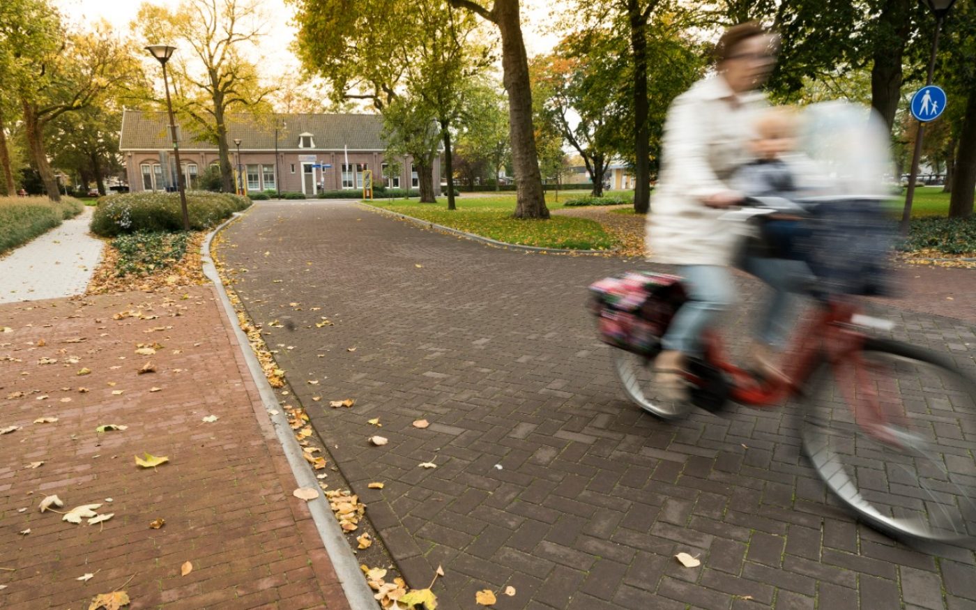 Renovation | Station environment, Zevenaar | Pavers: Bruno form moulded WF, DF and KK80, Argenti Extruded KK70, Mastiek form moulded DF and KK80 | Architect and client: Township Zevenaar | Contractor: Hoornstra Infrabouw, Doesburg