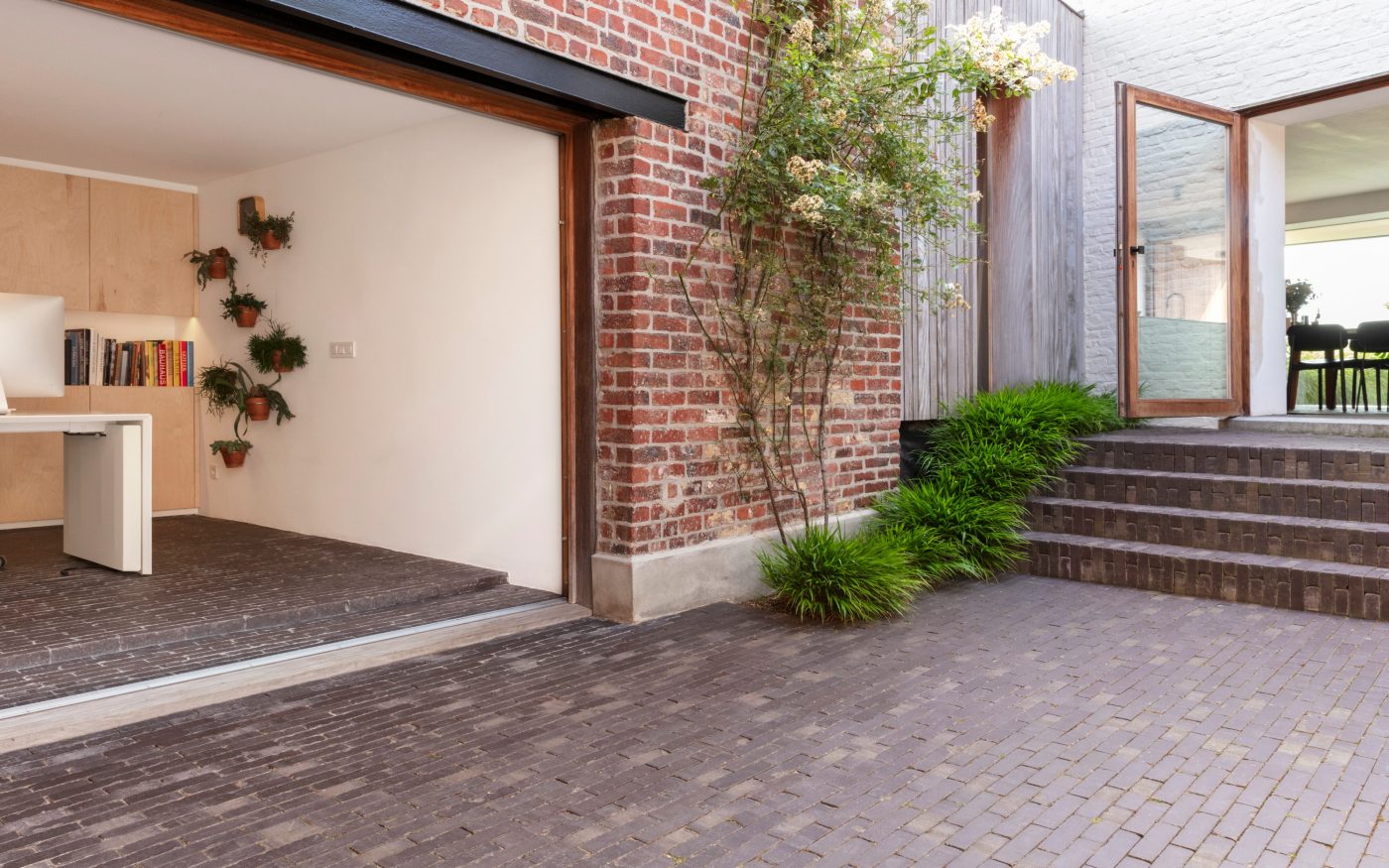 Reference photo private landscaping in Brakel