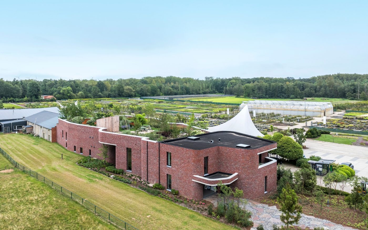 Reference photo new construction commercial building in Laakdal