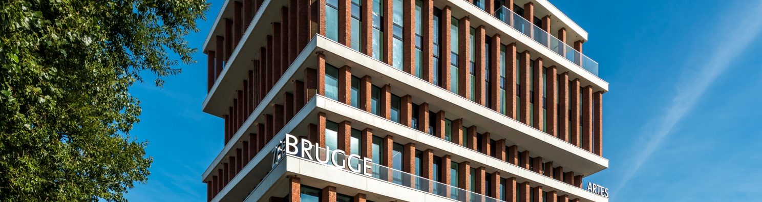 Nieuwbouw incheck cruiseschepen, kantoor en restaurant in Brugge