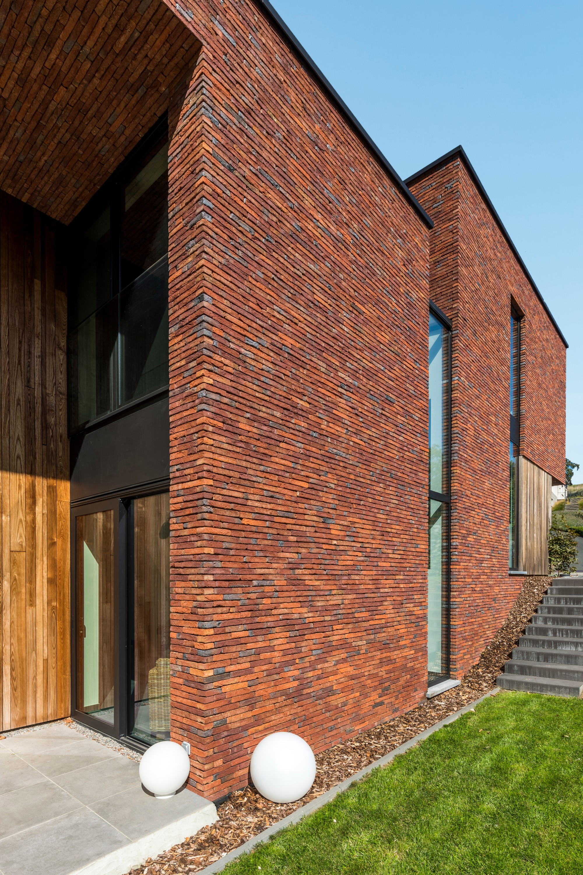 Helder rood-paars Terca keramische gevelsteen - Linaqua Vino mat en ...