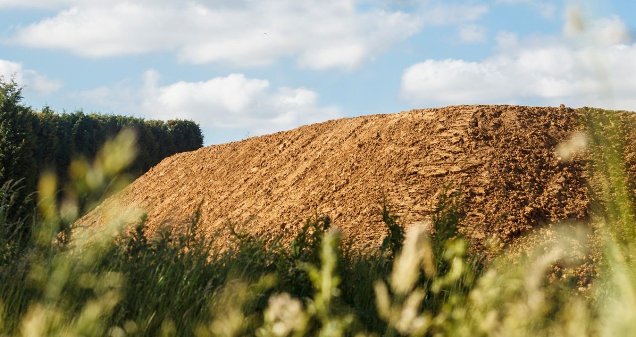 Photography of ripening clay on the clay mound