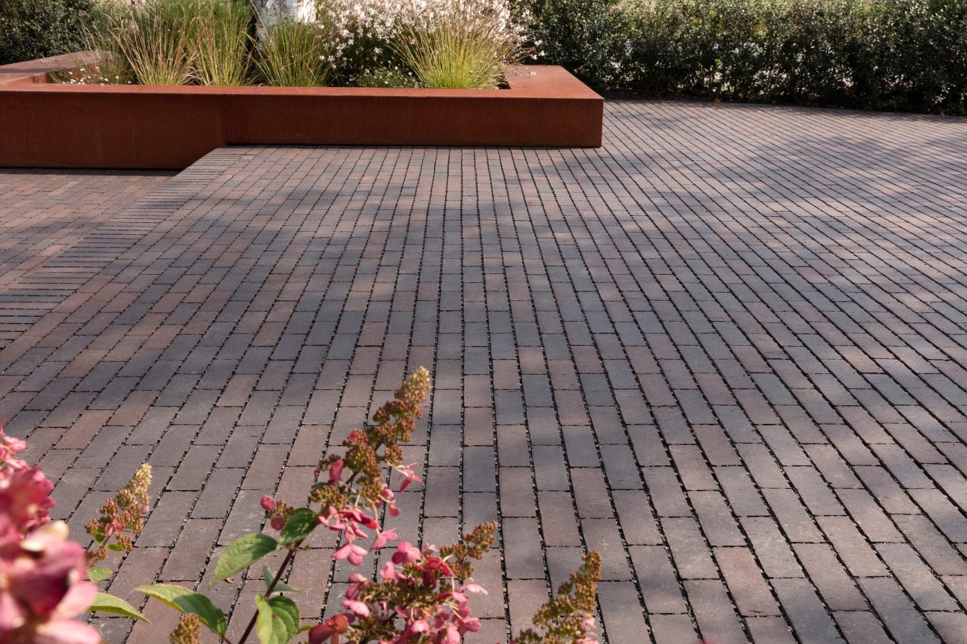 Freiflächen, Platzgestaltung, Aquata, Pflasterklinker, wasserdurchlässig, versickerungsfähig, Läuferverband, Landschaftsgestaltung, Naturschutzgebiet, Belgien, Het Maldegemveld, Tuinaanneming Trenson, Adegem