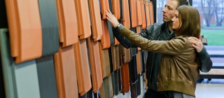 Couple looks to rooftiles showroom Kortrijk 