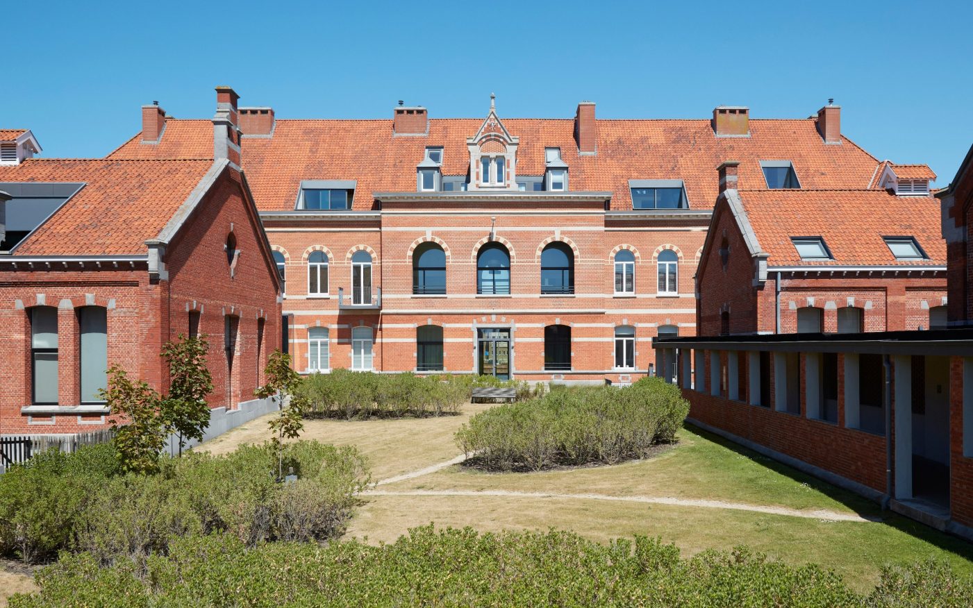 Reference photo renovation multi family in Oostende