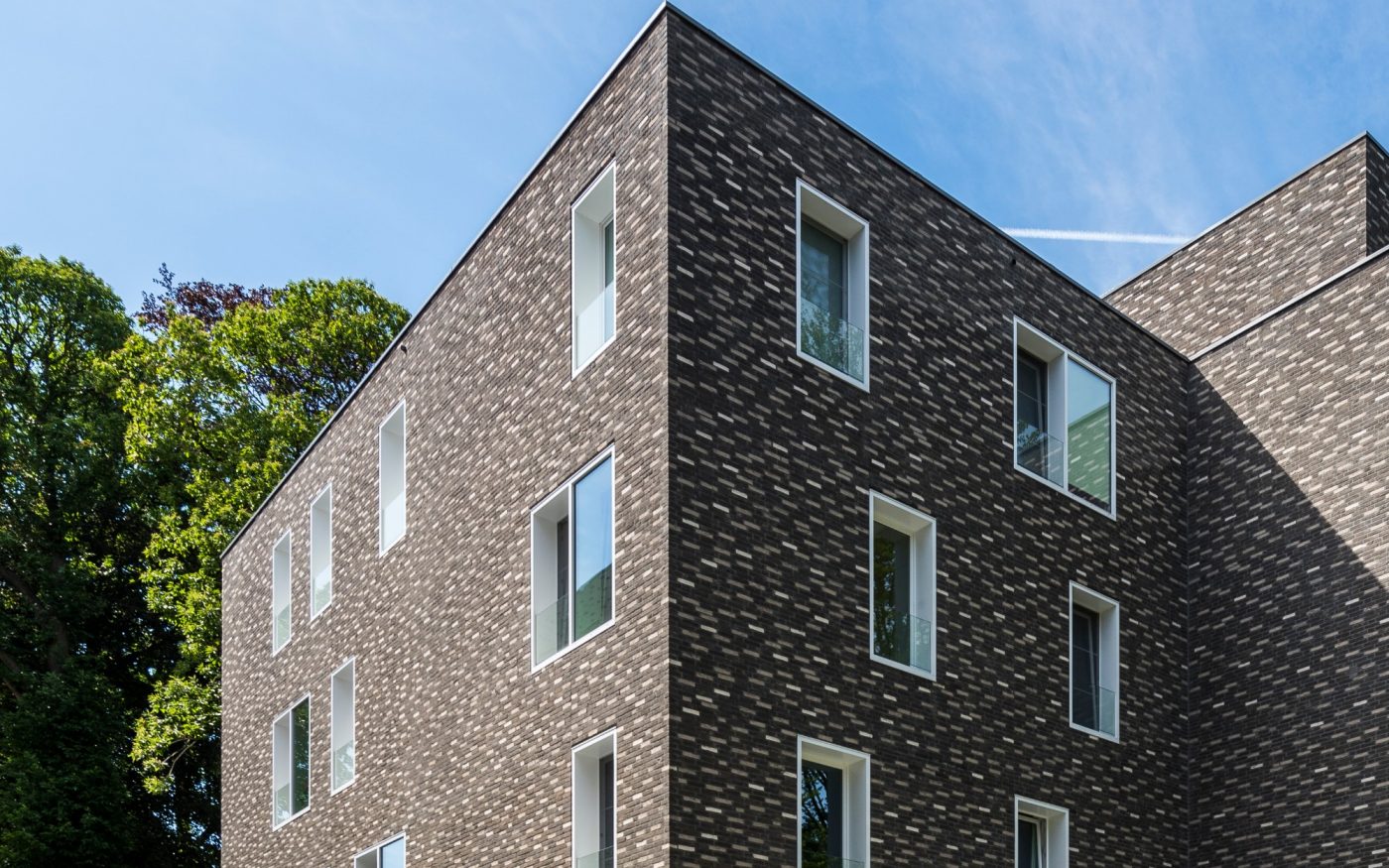 Reference photo renovation shopping and apartment in Wondelgem