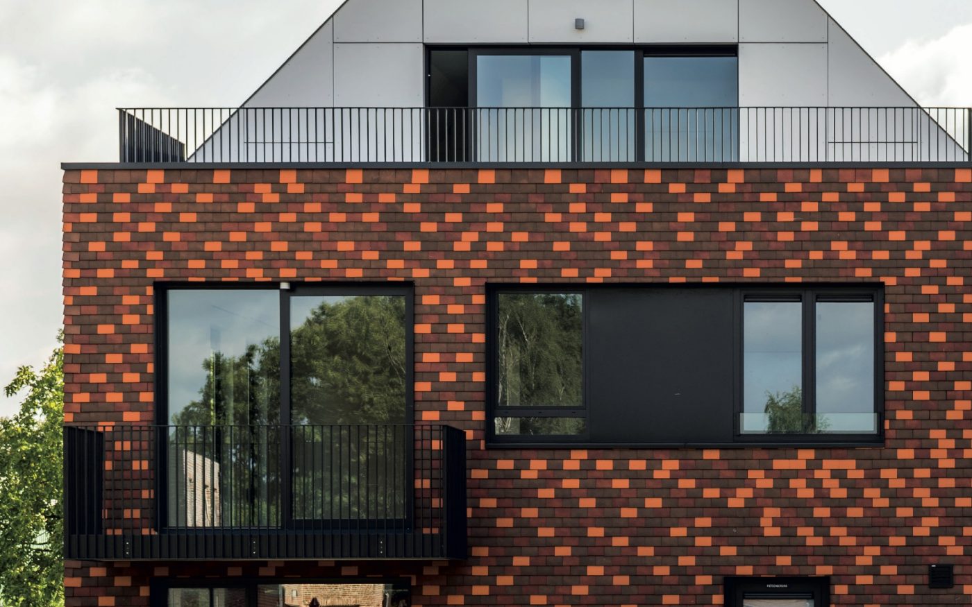 Reference photo new construction single family in Reet