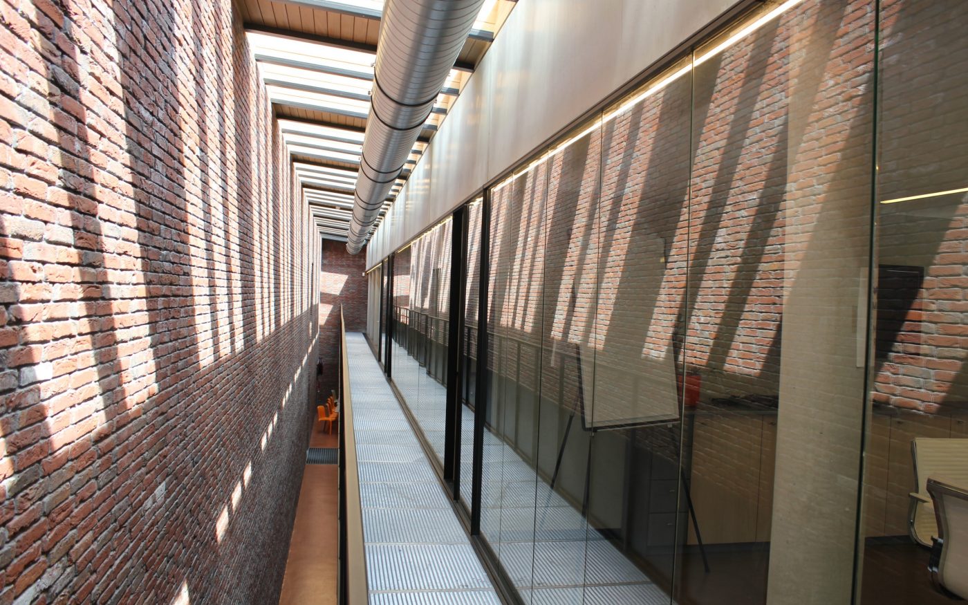 Reference photo renovation and new construction office in Moeskroen