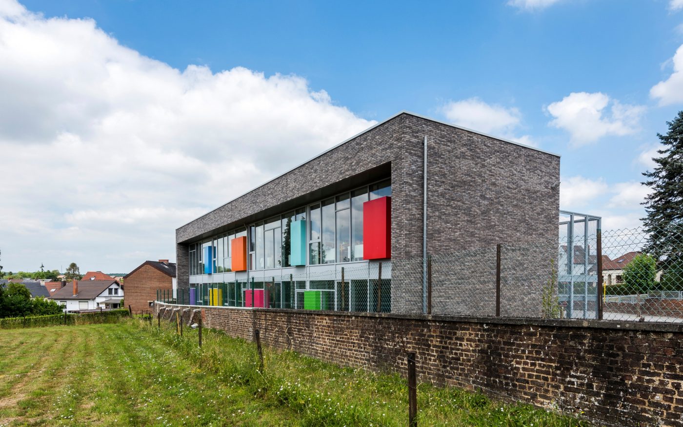 Reference photo extension education in Roselies