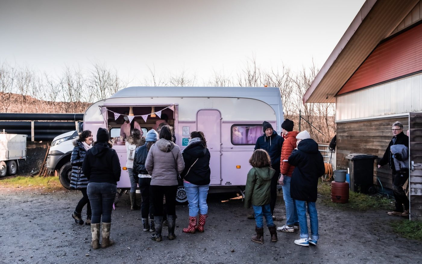 20210109 Aalbeke, Belgie. Wienerberger en Agentschap Natuur en Bos planten 2.650 nieuwe bomen in de voormalige groeve ‘Dewitte’, waar Wienerberger gedurende lange tijd klei groef voor de productie van kleidakpannen in de Koramic. Nu het Preshoekbos.
