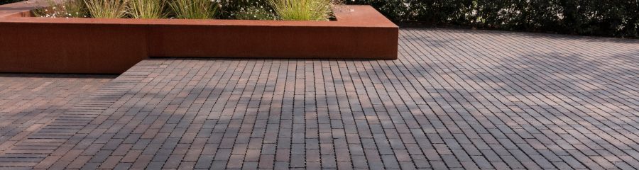 Freiflächen, Platzgestaltung, Aquata, Pflasterklinker, wasserdurchlässig, versickerungsfähig, Läuferverband, Landschaftsgestaltung, Naturschutzgebiet, Belgien, Het Maldegemveld, Tuinaanneming Trenson, Adegem