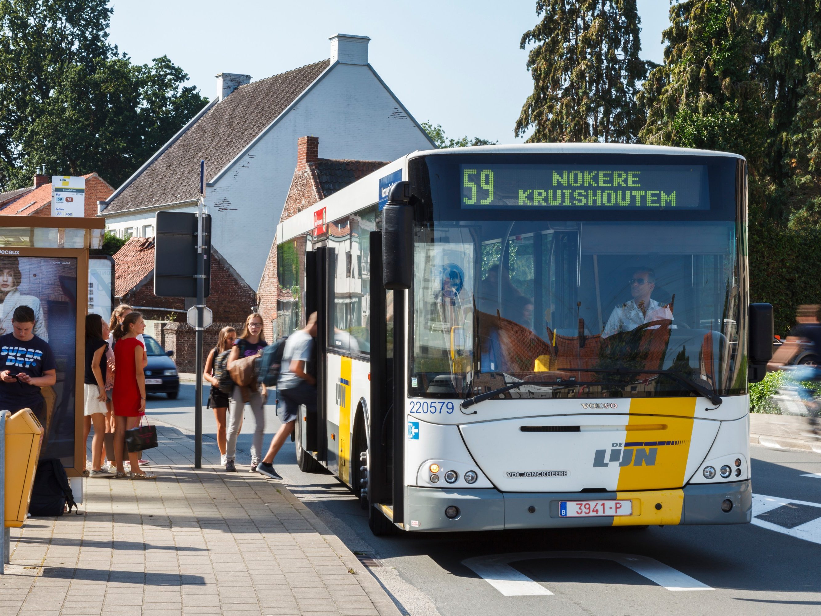 Children are taking the bus