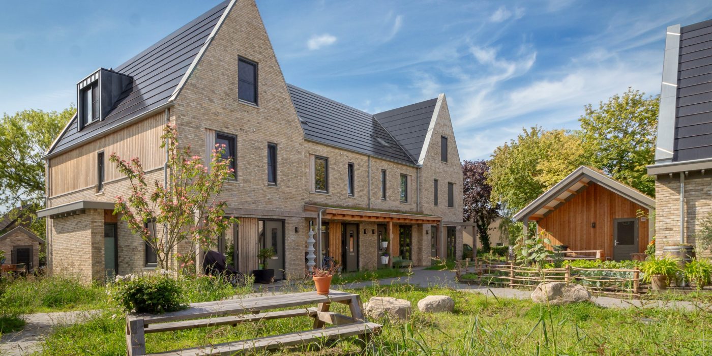 Reference photo new construction family homes in Ameid