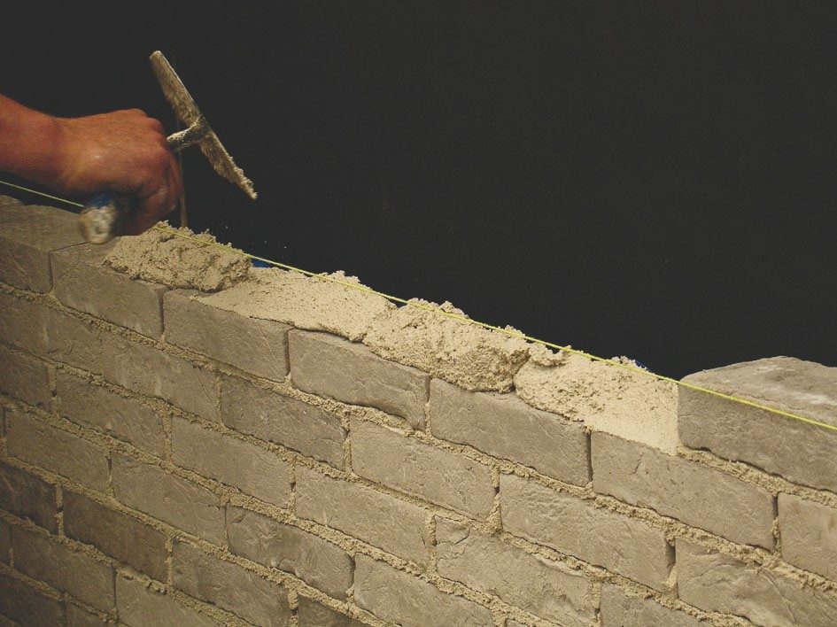 Traditional format: applying the mortar                         