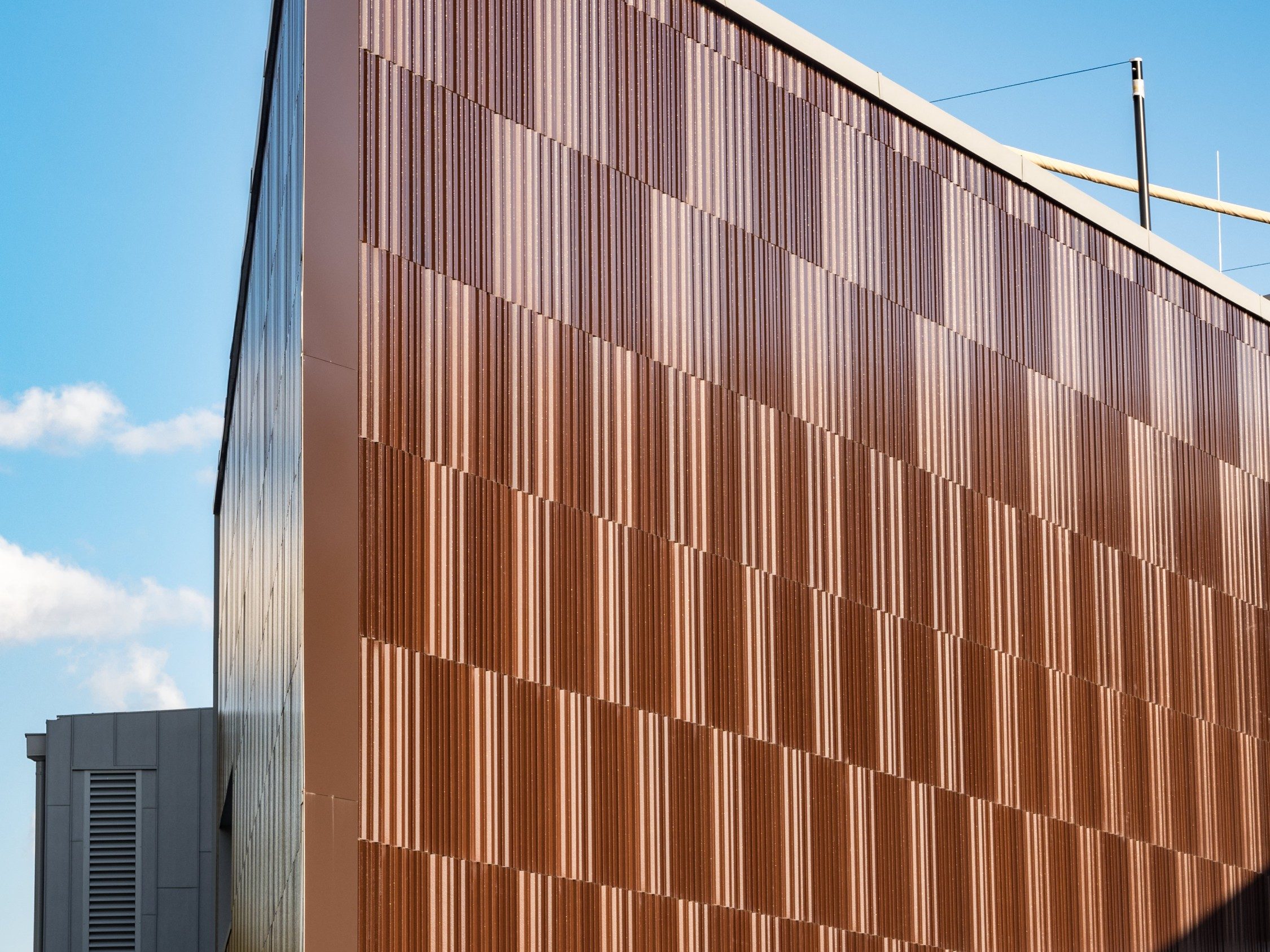 office building isis papyrus with argeton facade; Bürogebäude Isis Papyrus mit Argeton Fassade