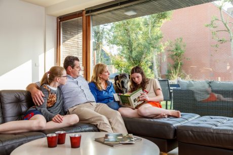 Residents of the Duurzame Wijk - Family and dog