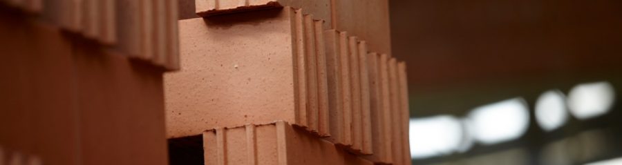 Binnenmuurstenen in de fabriek