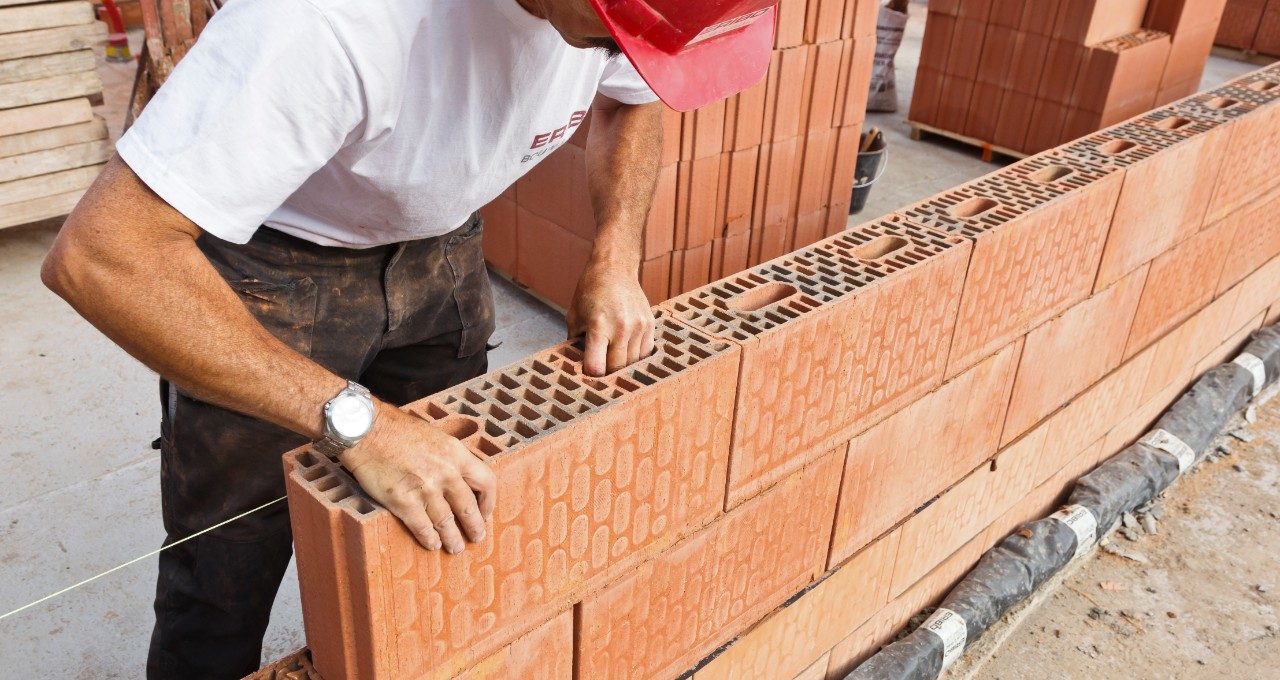 Plaatsen van PLS binnenmuurstenen