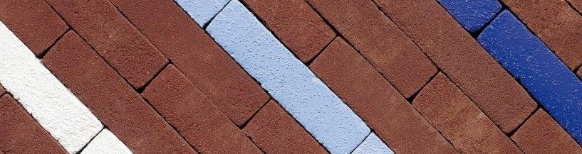 Pavés en terre cuite émaillés