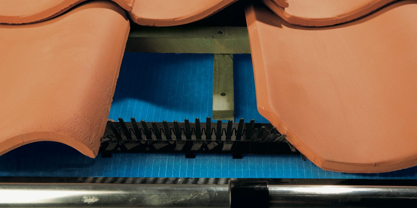Koramic latte de ventilation avec peigne: pour tuiles galbées