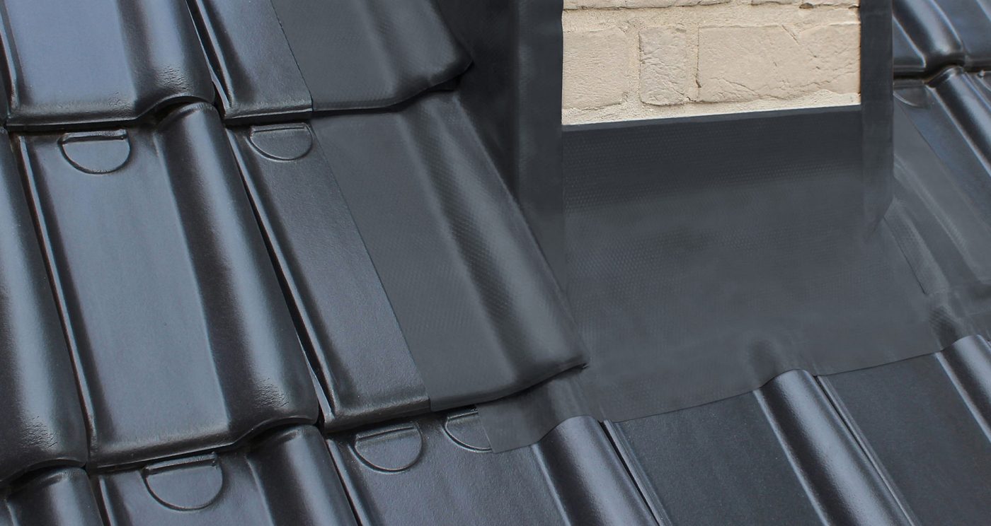 Une cheminée fini avec le remplaçant du plomb Koraflex Plus (couleur noir)