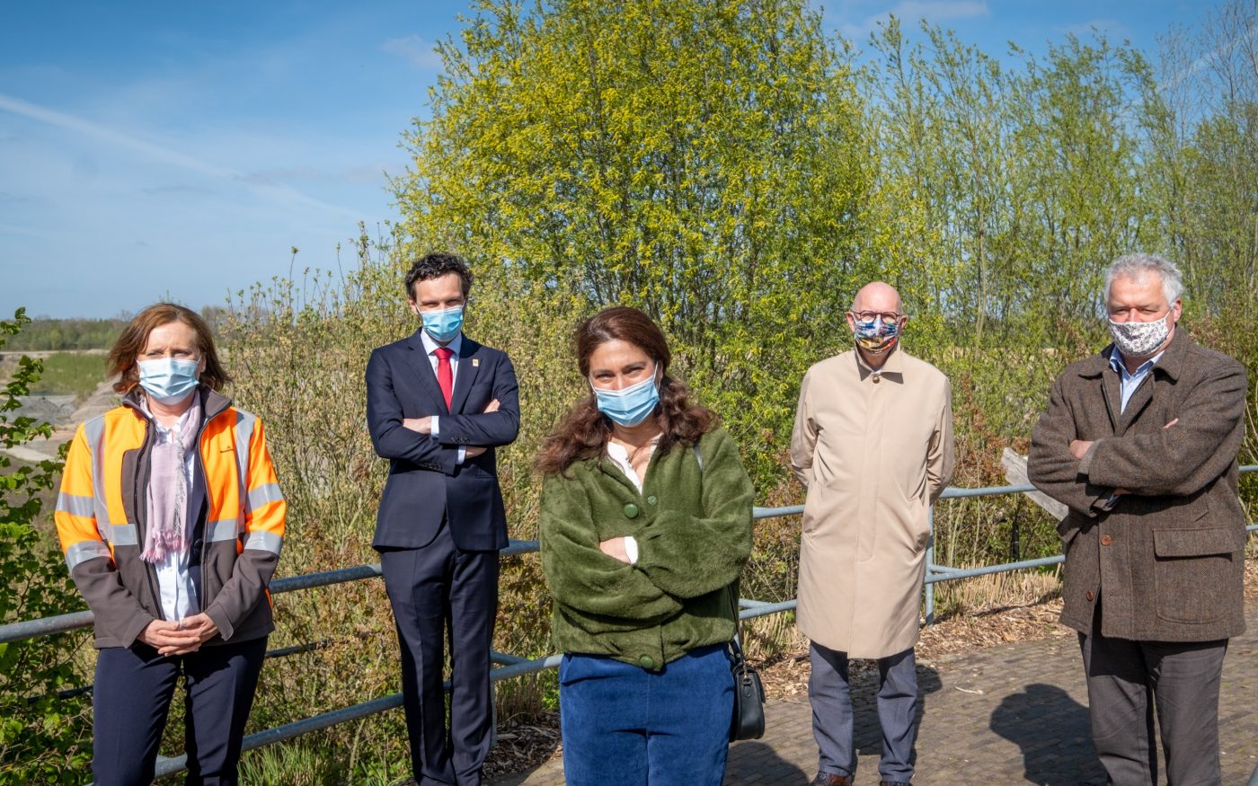 ELZESTRAAT Marika Roggemans verkoopt kaarsen ten voordele van kankerpatiënte Febe