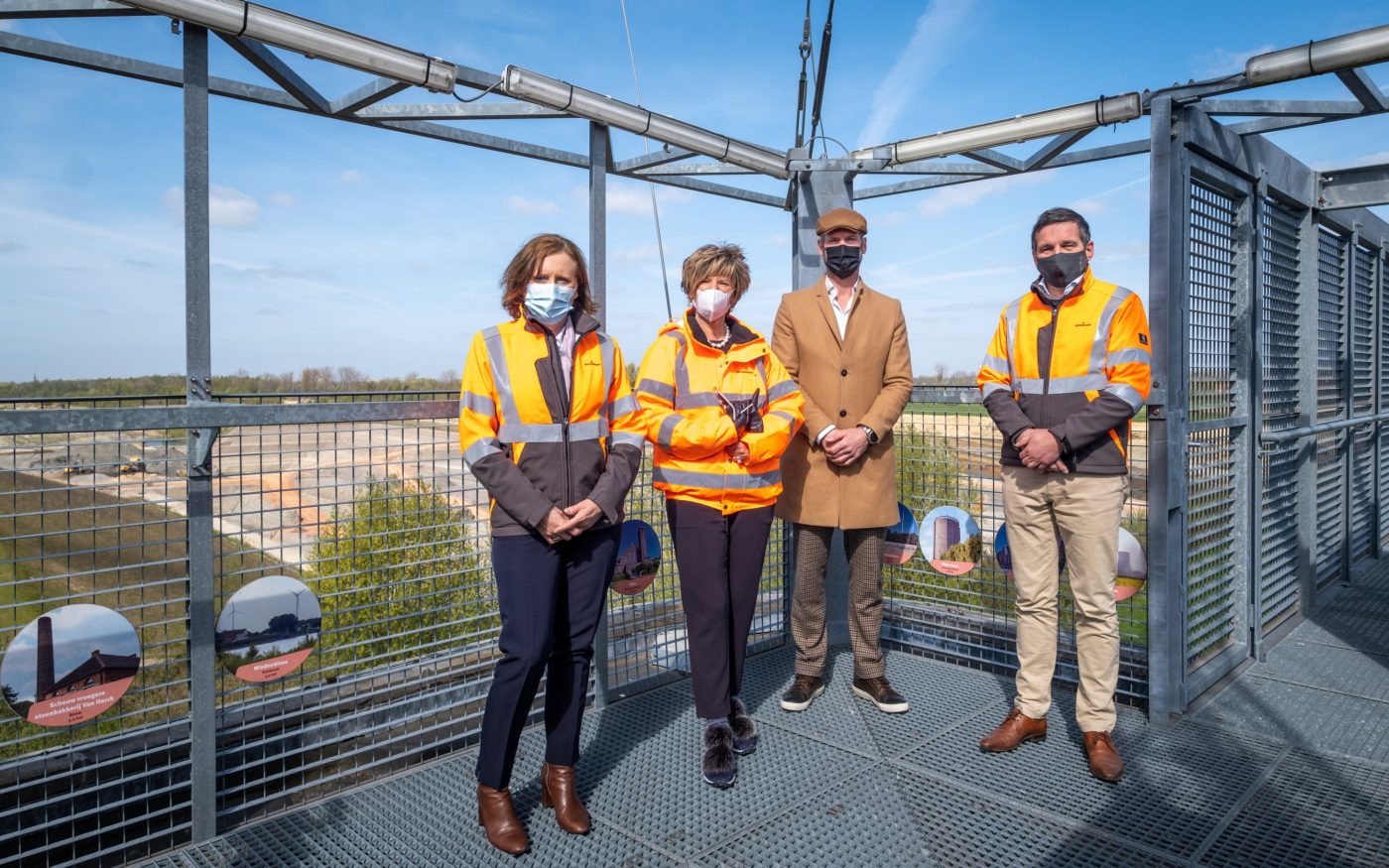 ELZESTRAAT Marika Roggemans verkoopt kaarsen ten voordele van kankerpatiënte Febe