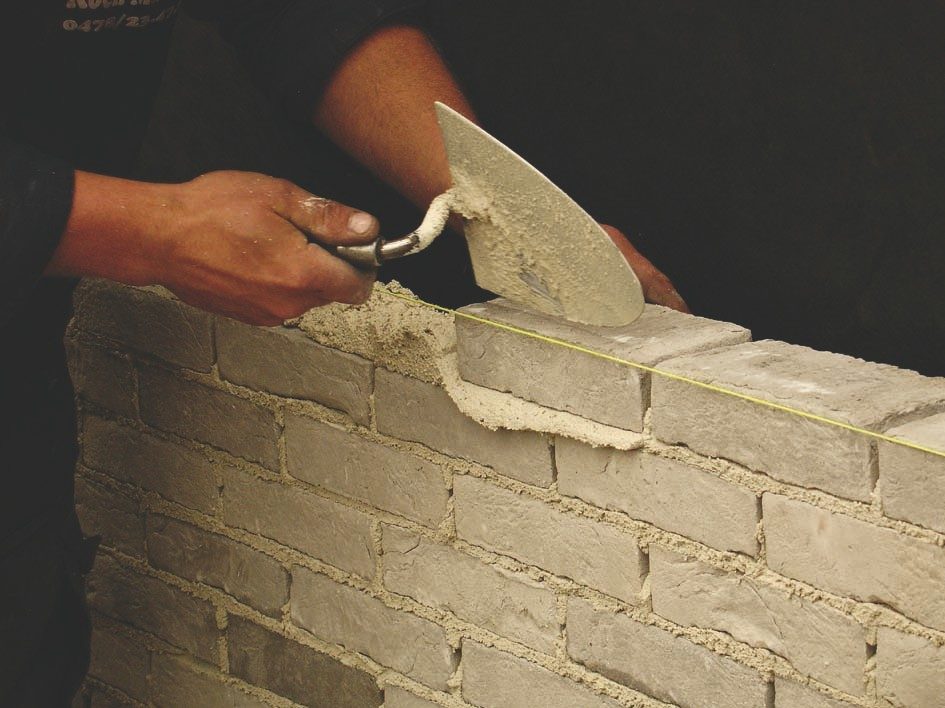 Traditional format: tapping the brick
