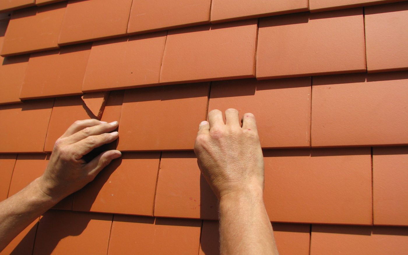 7b. Schuif de pan op zijn plaats.