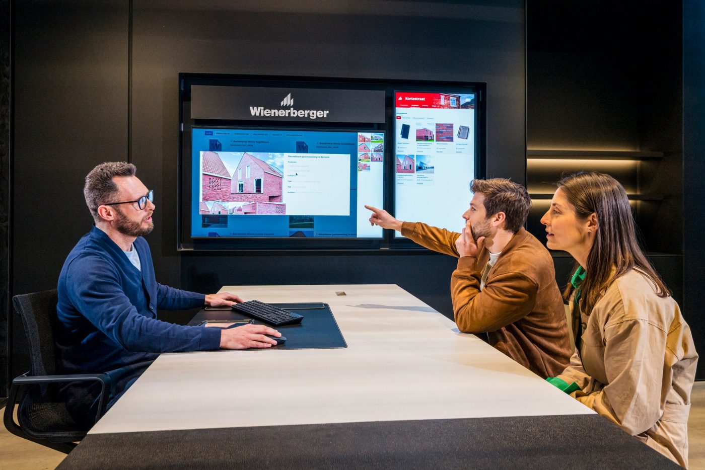 Bespreking van het (ver)bouwproject met de showroom medewerker te Londerzeel