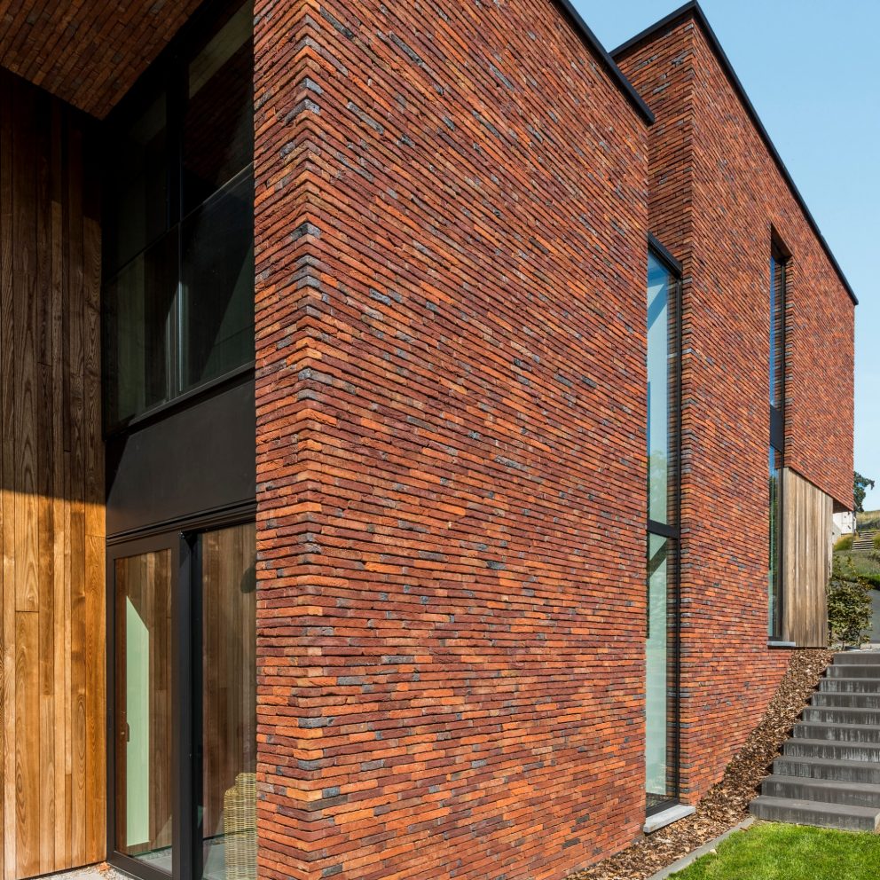 Helder rood-paars Terca keramische gevelsteen - Linaqua Vino mat en ...