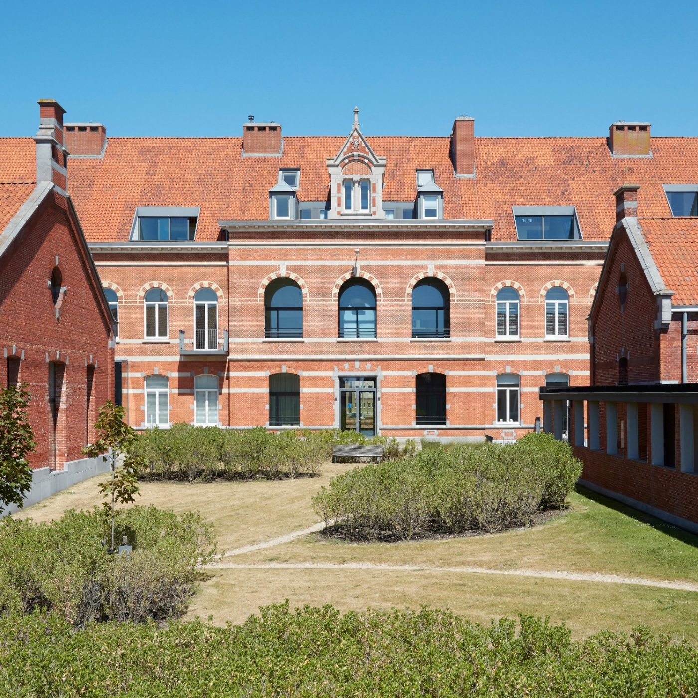 Reference photo renovation multi family in Oostende
