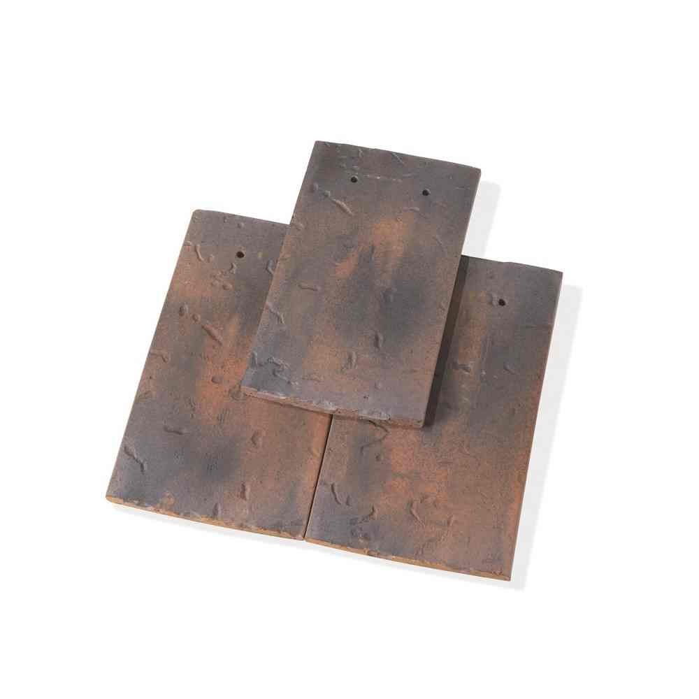 Single product shot of a Tegelpan Aleonard Esprit Patrimoine Noir De Vigne Intense roof tile